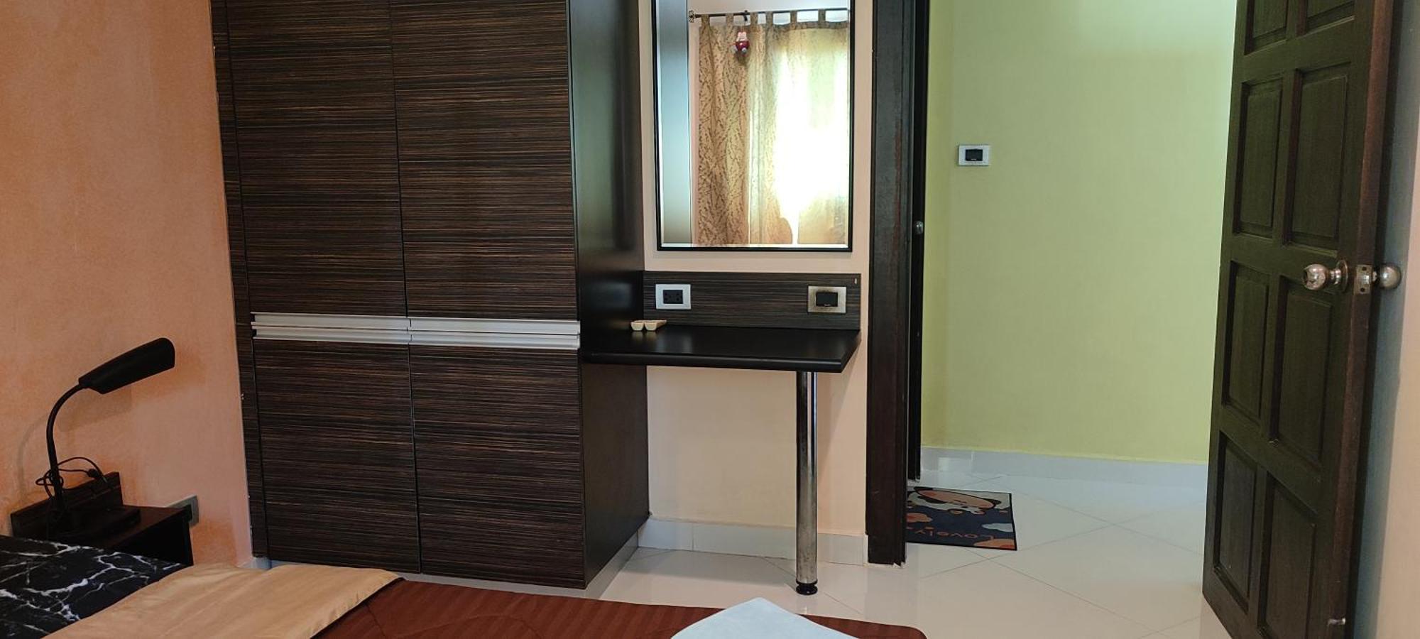 1 Bedroom Furnished Park Lane 812 *