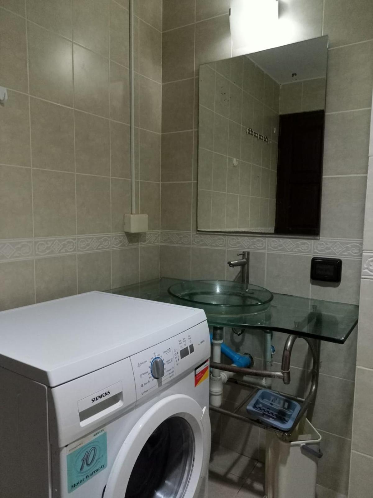 1 Bedroom Furnished Park Lane 812 *